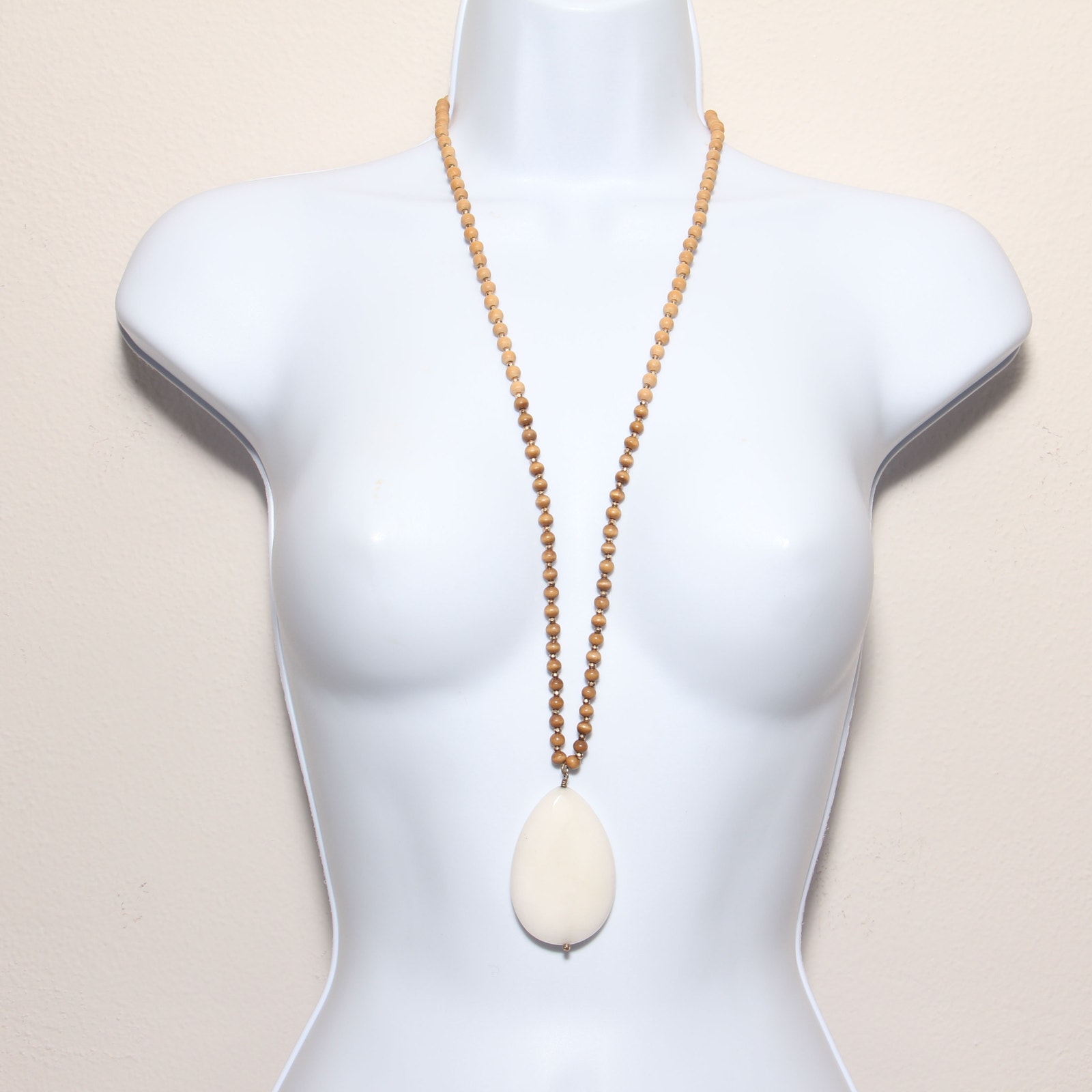 Vintage Jm Collection Faceted Pendant And Wood Bead Necklace 18